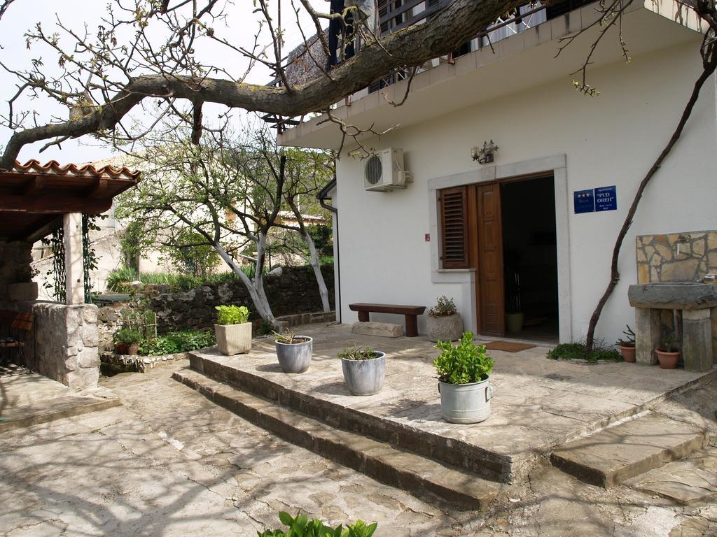 Apartment Pud Oreh Roč الغرفة الصورة
