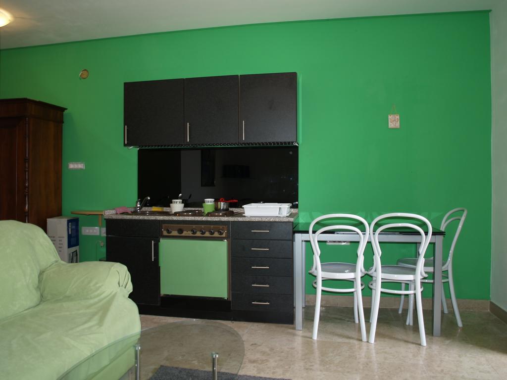 Apartment Pud Oreh Roč الغرفة الصورة