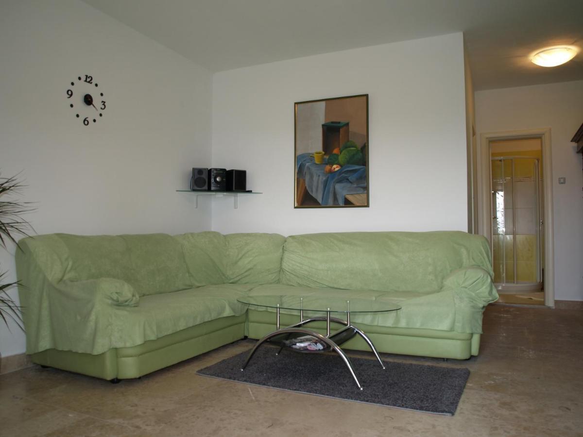Apartment Pud Oreh Roč الغرفة الصورة
